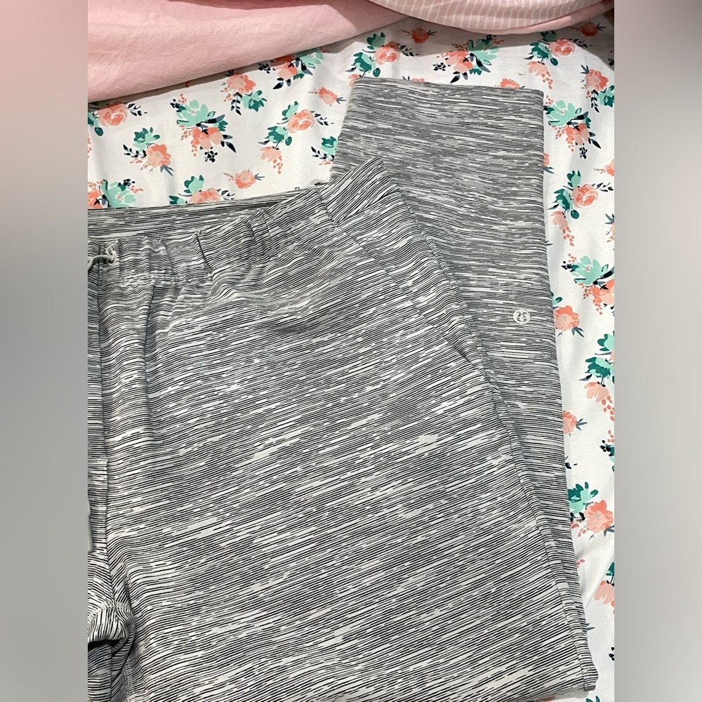 lululemon - Picture 3 of 5
